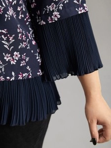 V-neck floral print elegant shirt